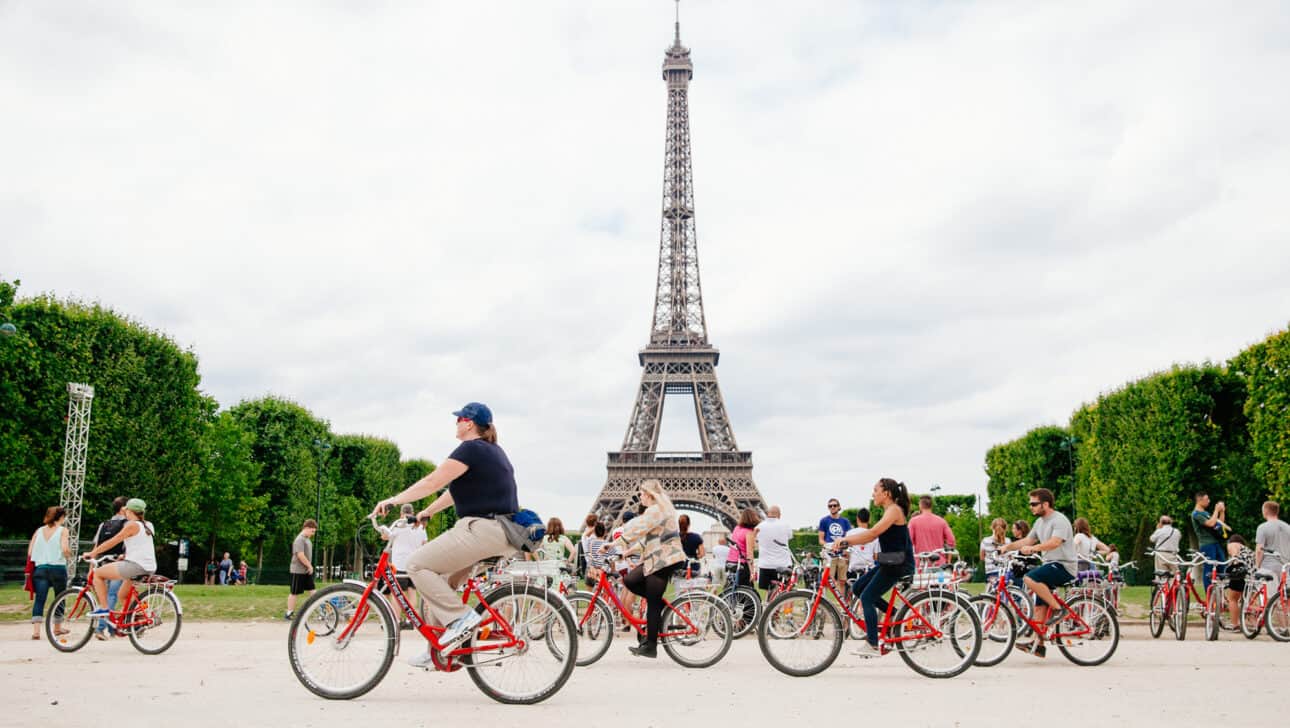 Paris, Paris Bike Tours, Paris Day Bike Tour, Highlights, Paris-Bike-Tours-Paris-Day-Bike-Tour-Paris-Daybike-Eiffeltower.