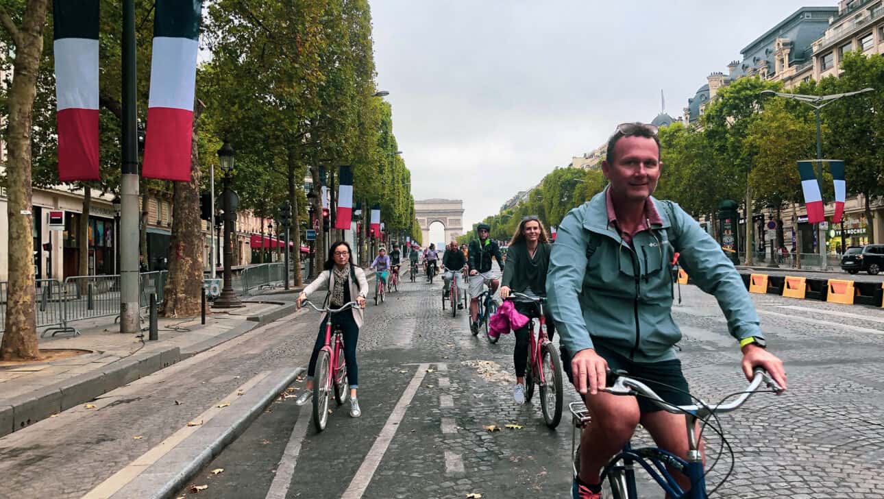 Paris, Paris Bike Tours, Paris Day Bike Tour, Highlights, Paris-Bike-Tours-Paris-Day-Bike-Tour-Parisdaybike-Champselysees.