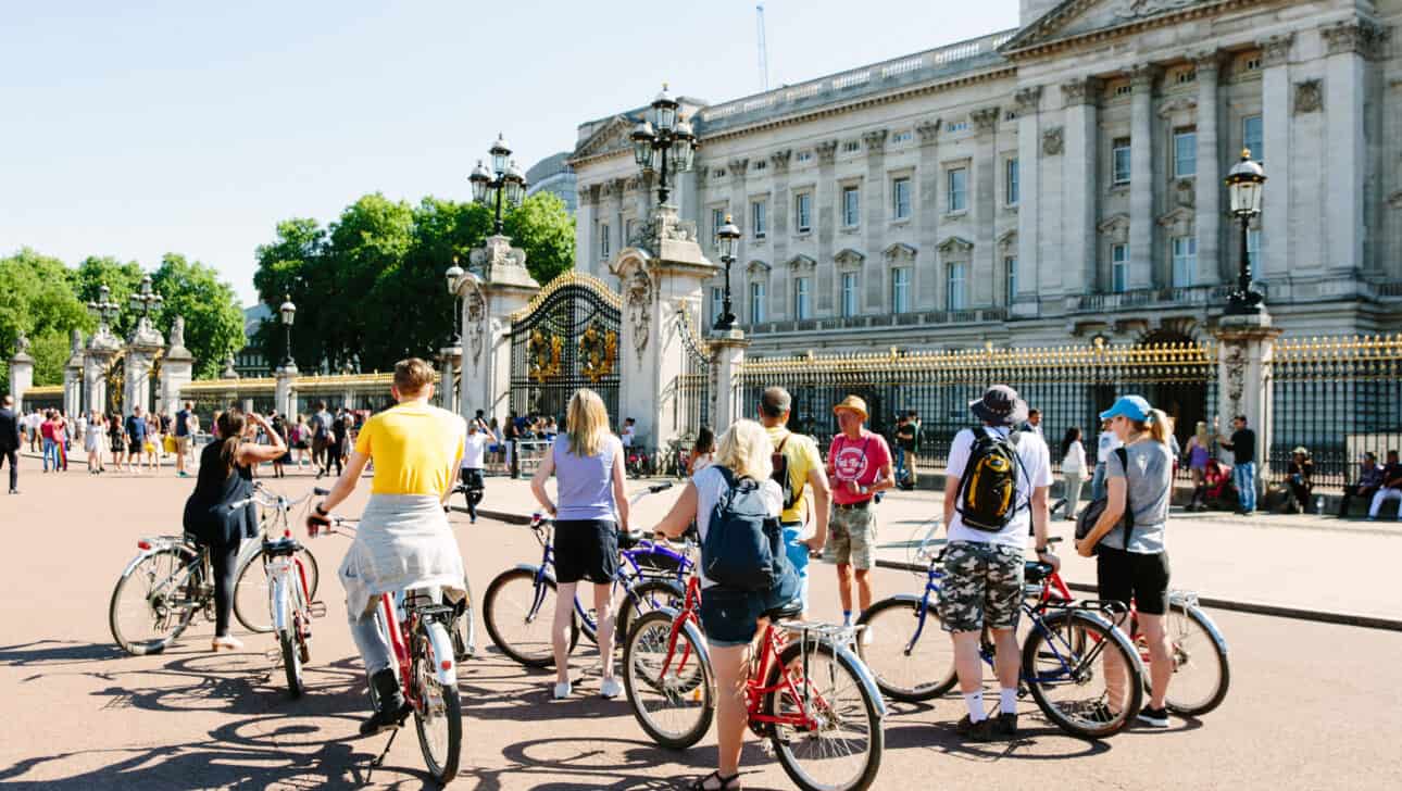 London, Royal London Bike Tour, Highlights, Royal-London-Bike-Tour-Buckingham-Palace.