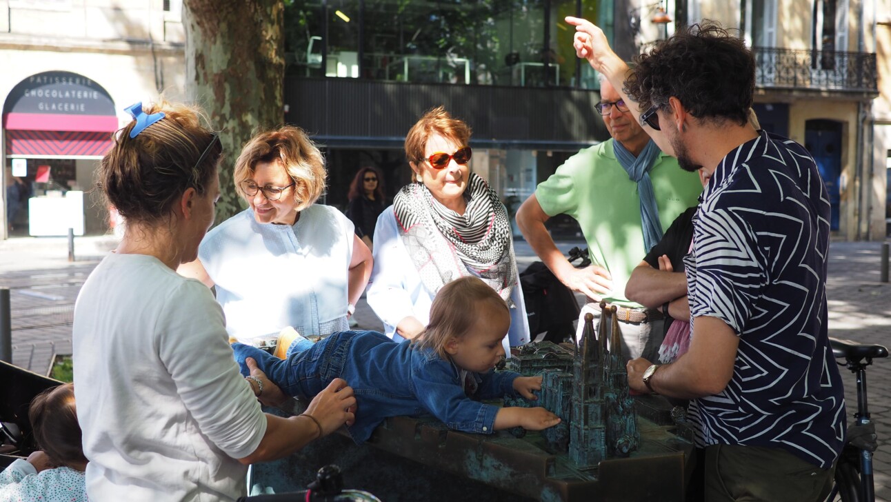 A guide explaining the history of the City Fountains in Bordeaux, France