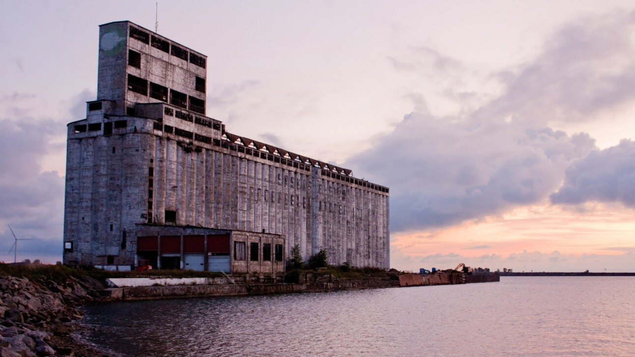 The Saskatchewan Cooperative Elevator along Buffalo, New York's waterfront