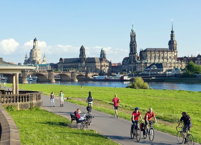 Elberadweg in Dresden, Germany