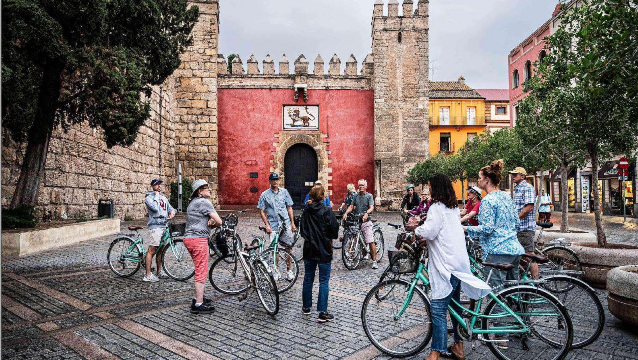 sevilla by bike. sunset tour