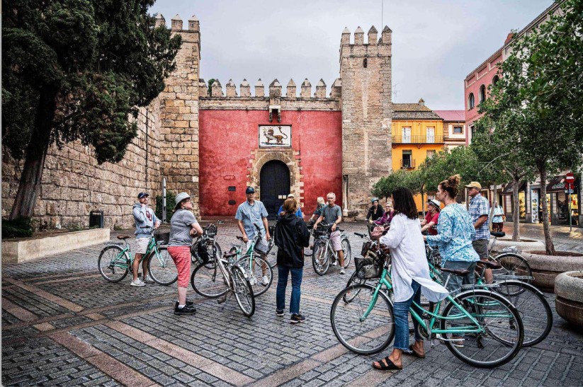 sevilla by bike. sunset tour