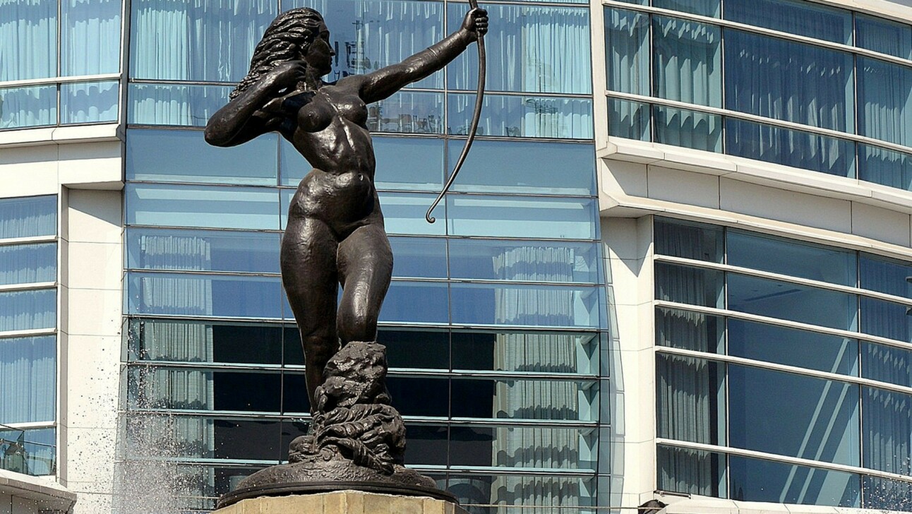 Diane the Huntress statue in Mexico City