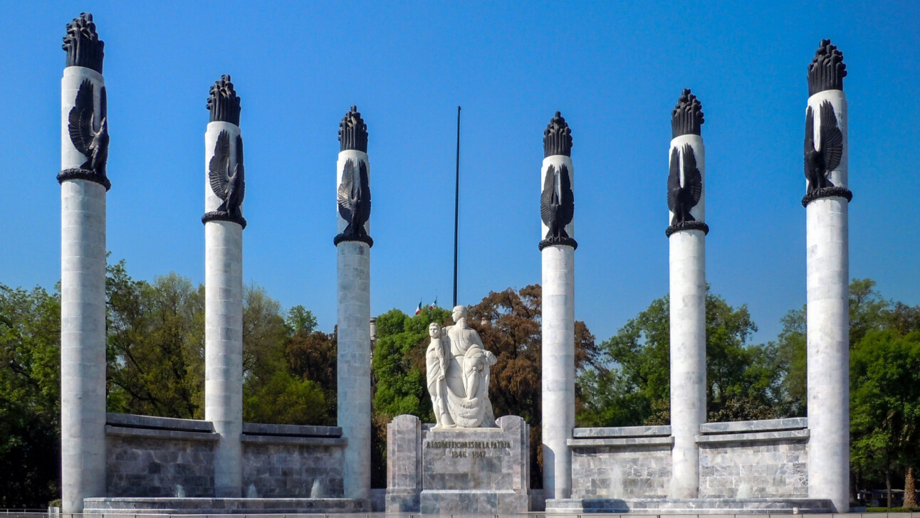 Monumento a los ninos heroes in Mexico City