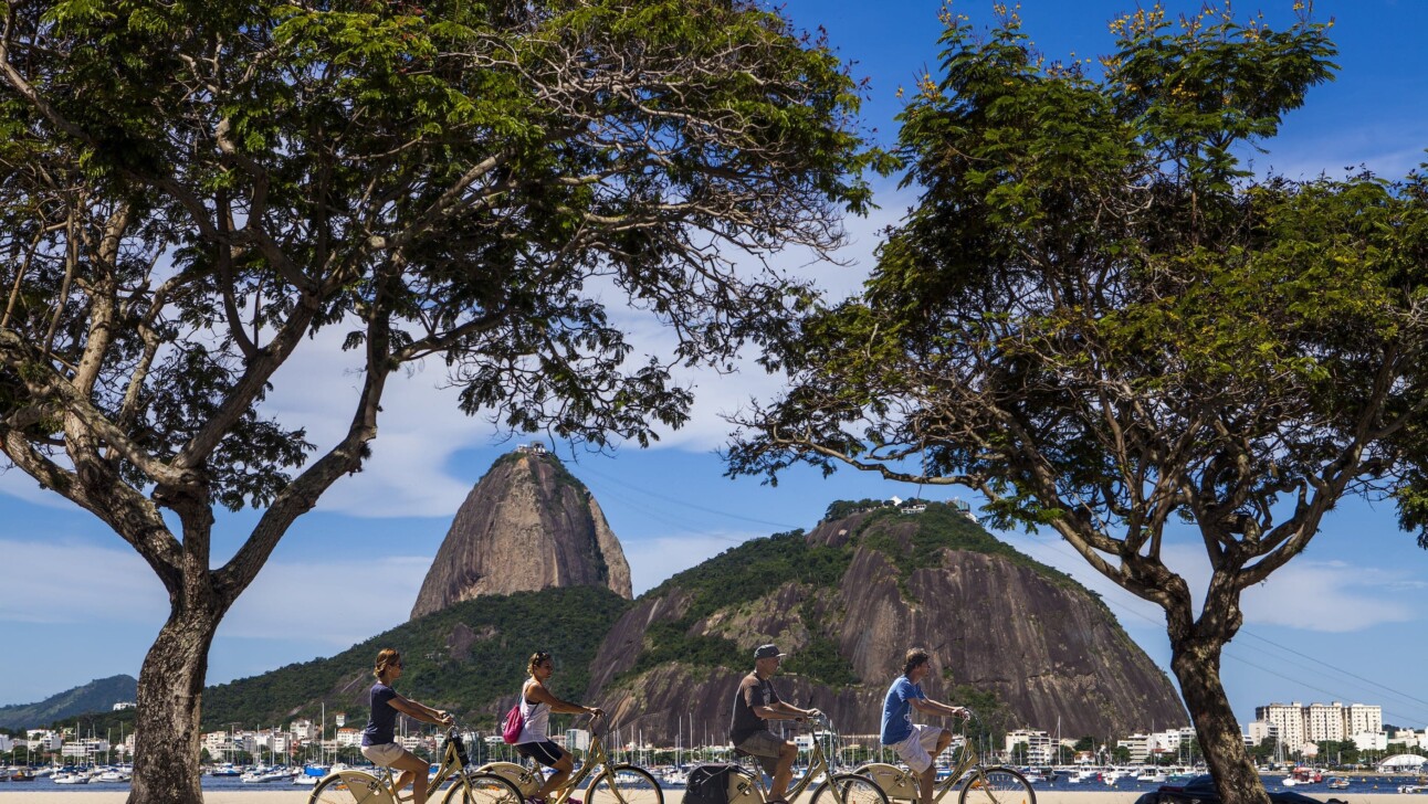 sugarloaf mountain in rio de janeiro