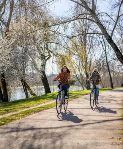 Bike Path alolng the River near Villandry Gardens