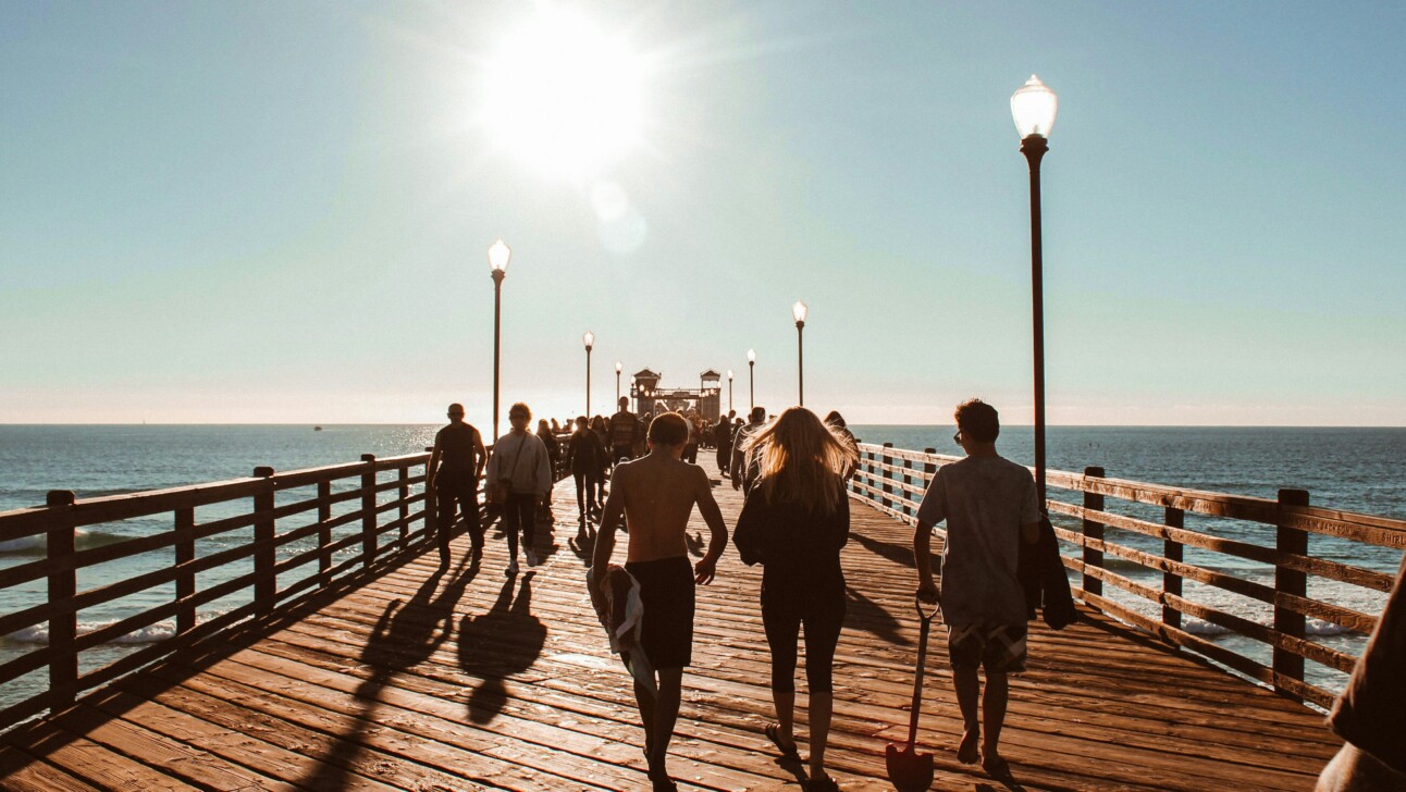 A group of people walking along the pier in San Diego