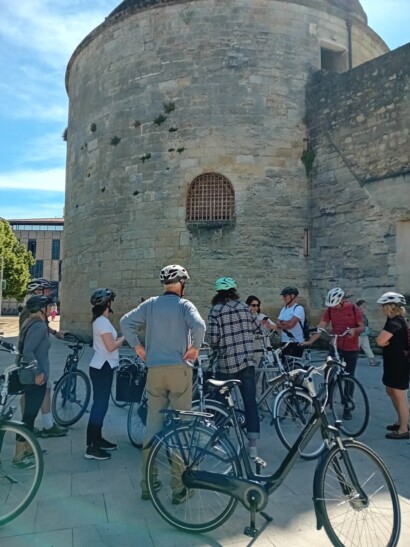 Cyclists stop outside a chateau in Bordeaux